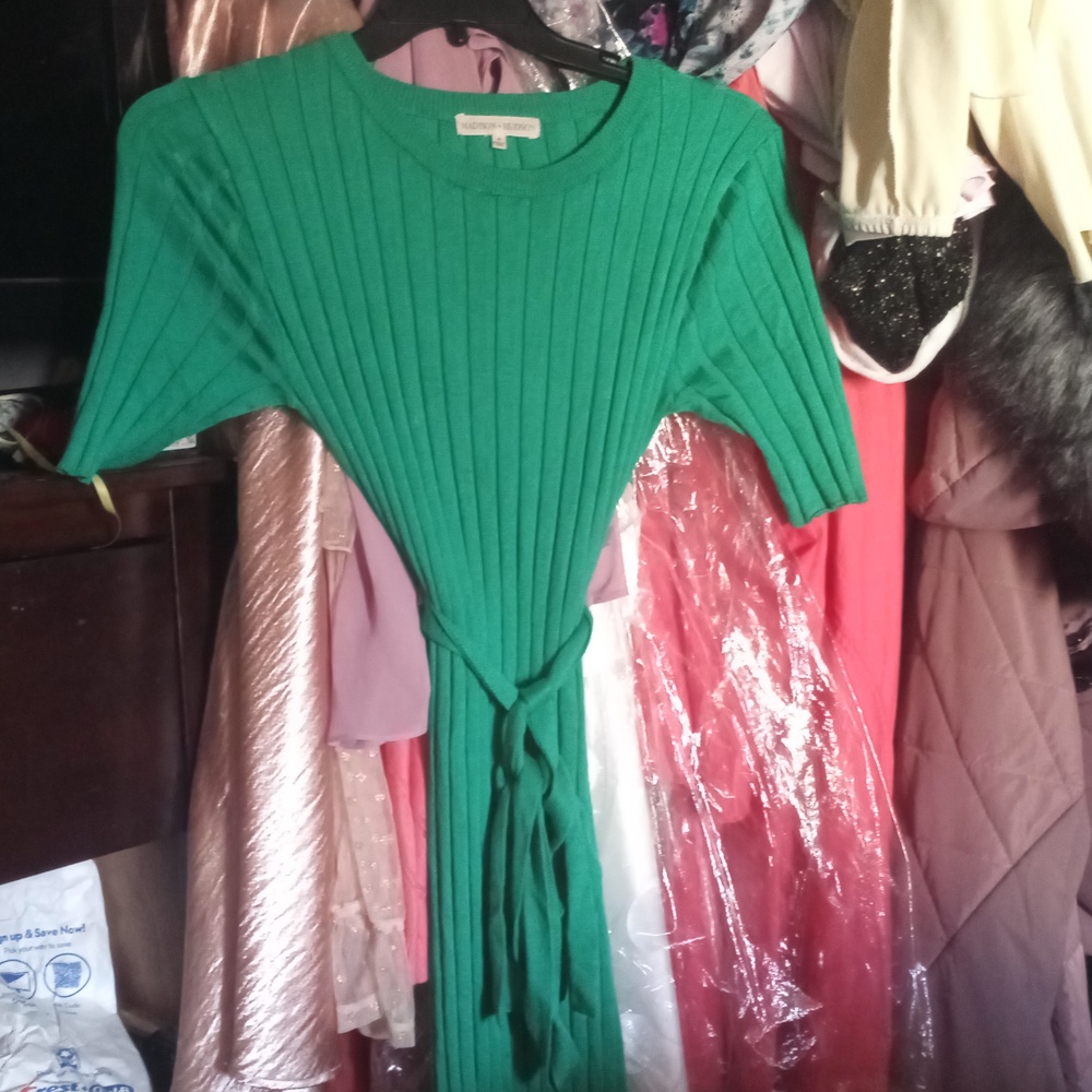 Green ribbed medium young adult/women's dress